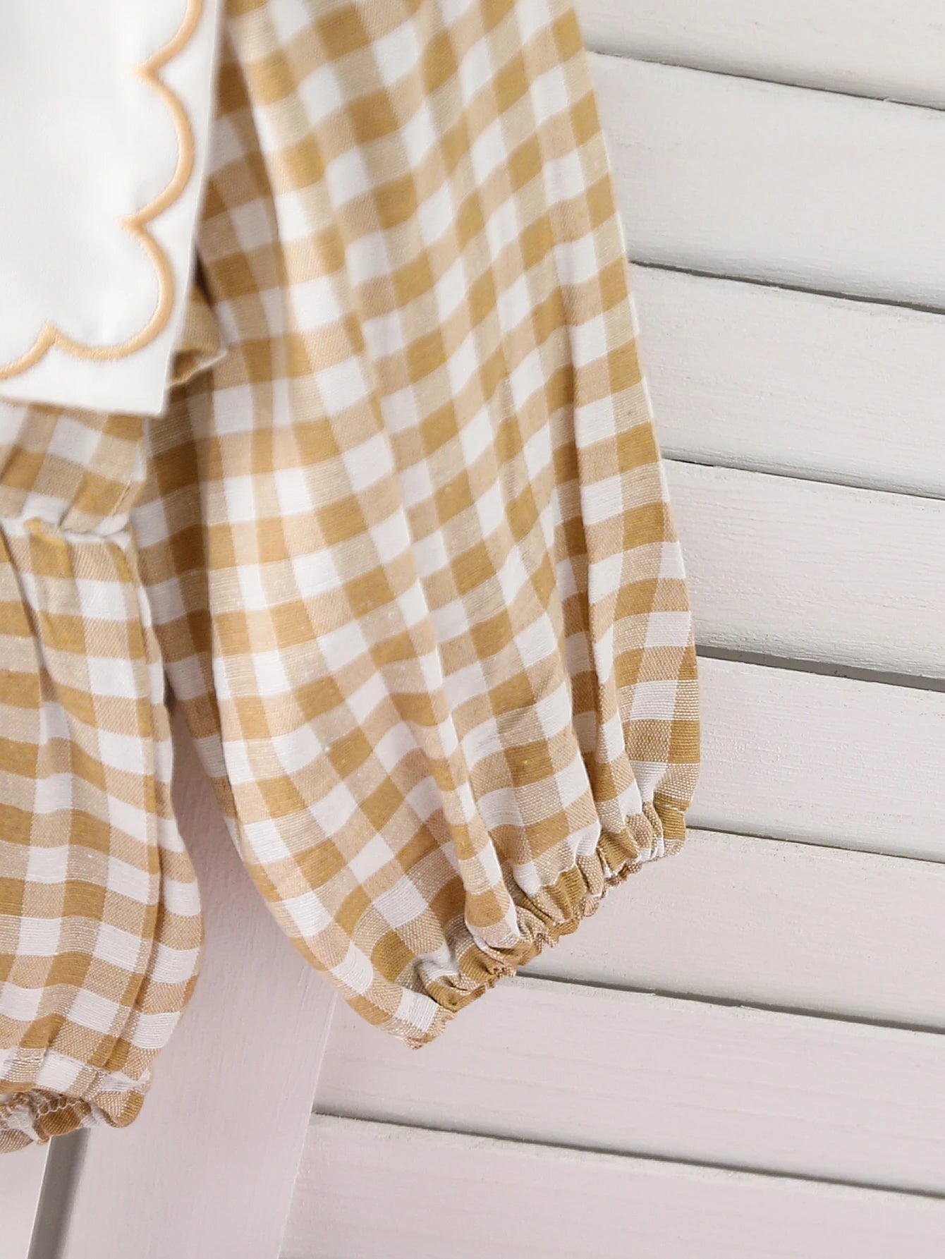 Baby girl baby fashionable fake collar embroidered round neck long sleeved plaid triangle jumpsuit (including headband)