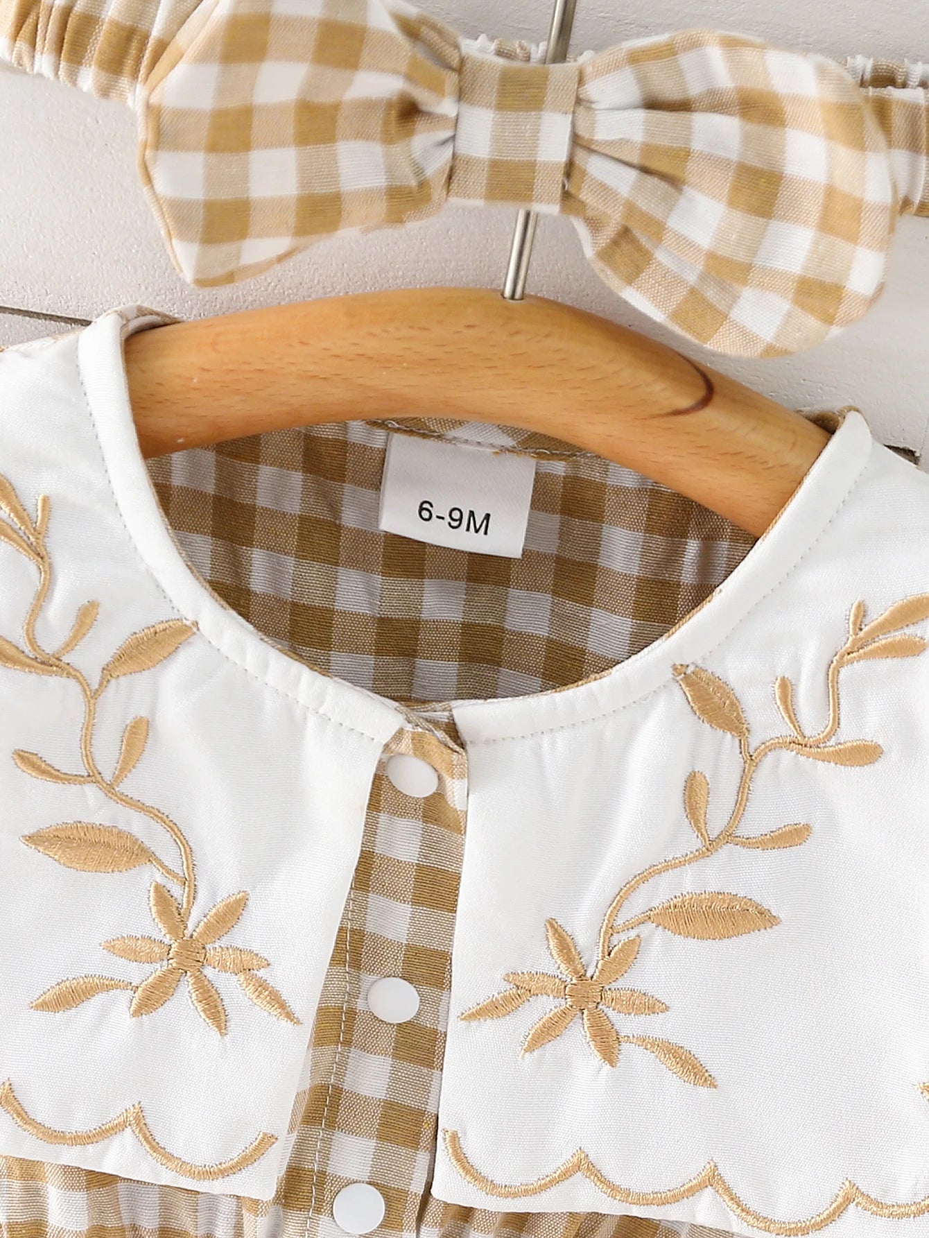 Baby girl baby fashionable fake collar embroidered round neck long sleeved plaid triangle jumpsuit (including headband)