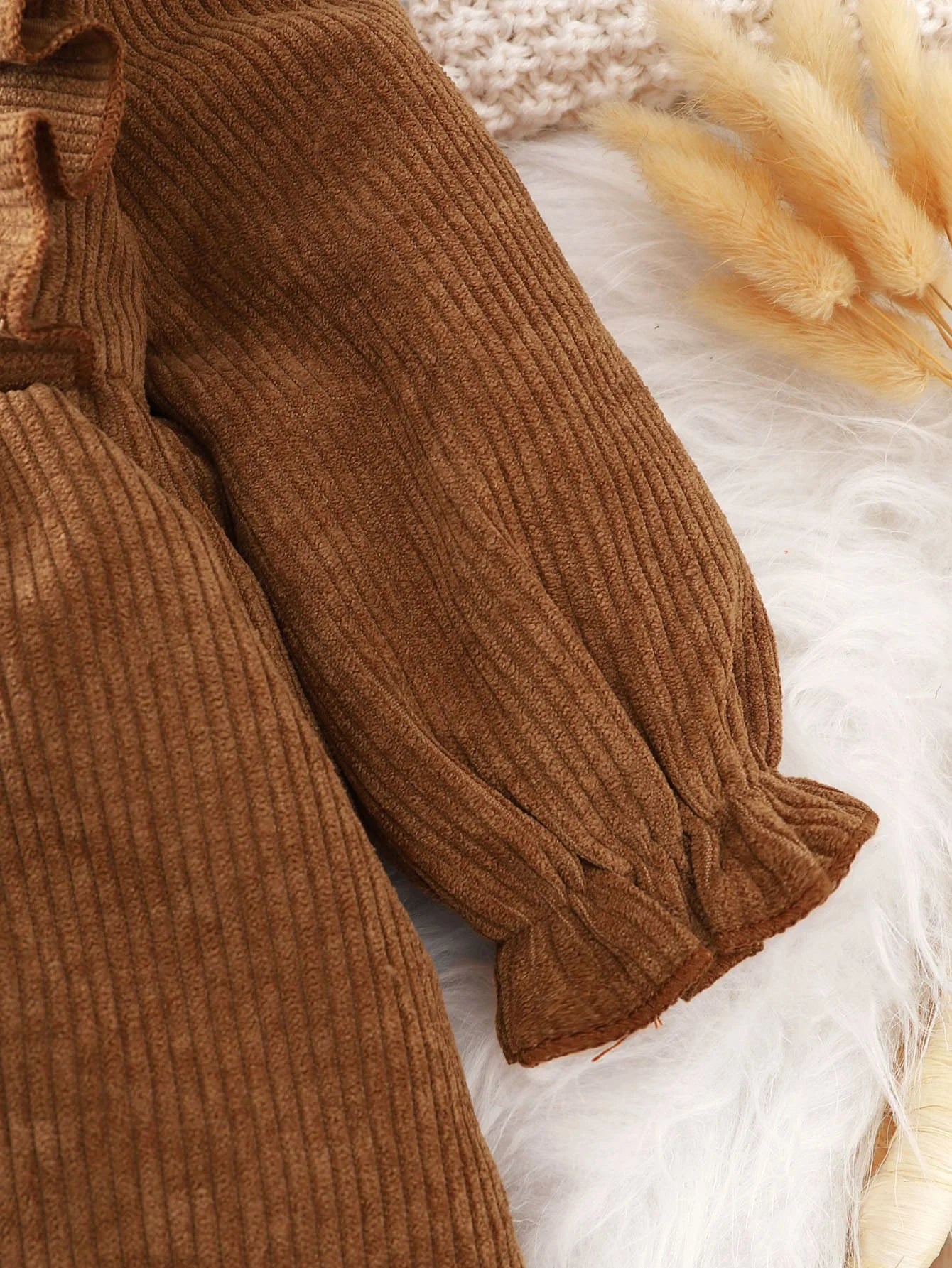 Baby girl autumn and winter fashion retro elegant exquisite comfortable dress.