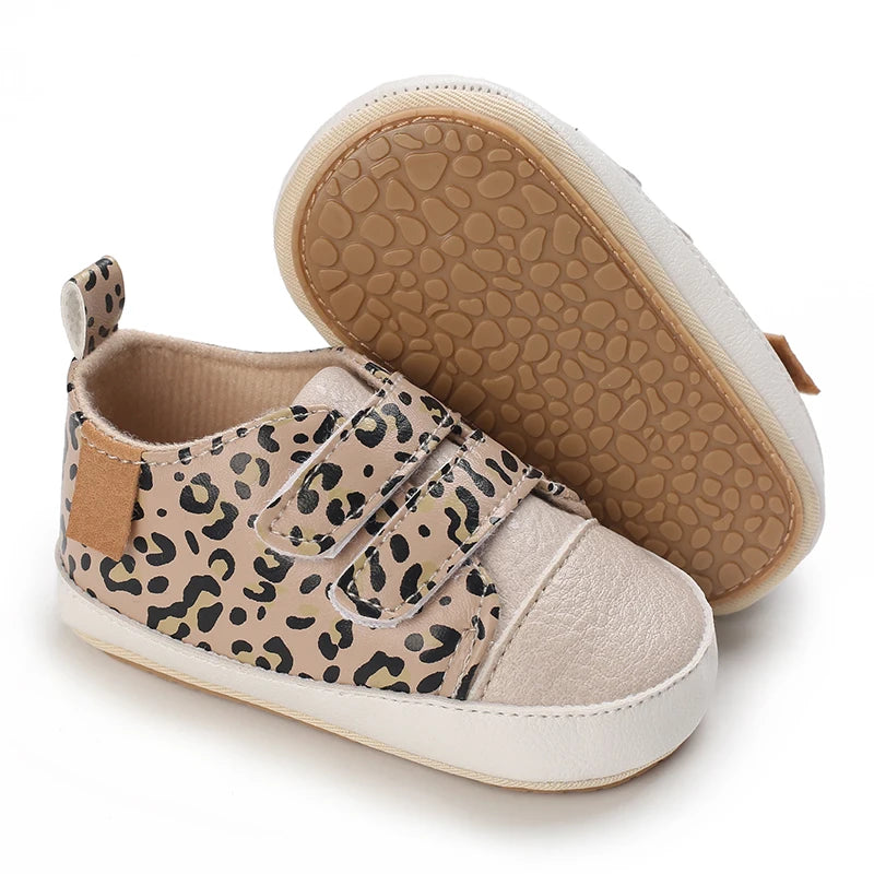 Leather Shoes, Walking Shoes, Low Top, Anti Slip, Soft Sole, love Pattern Design, Women's Newborn Versatile Trend