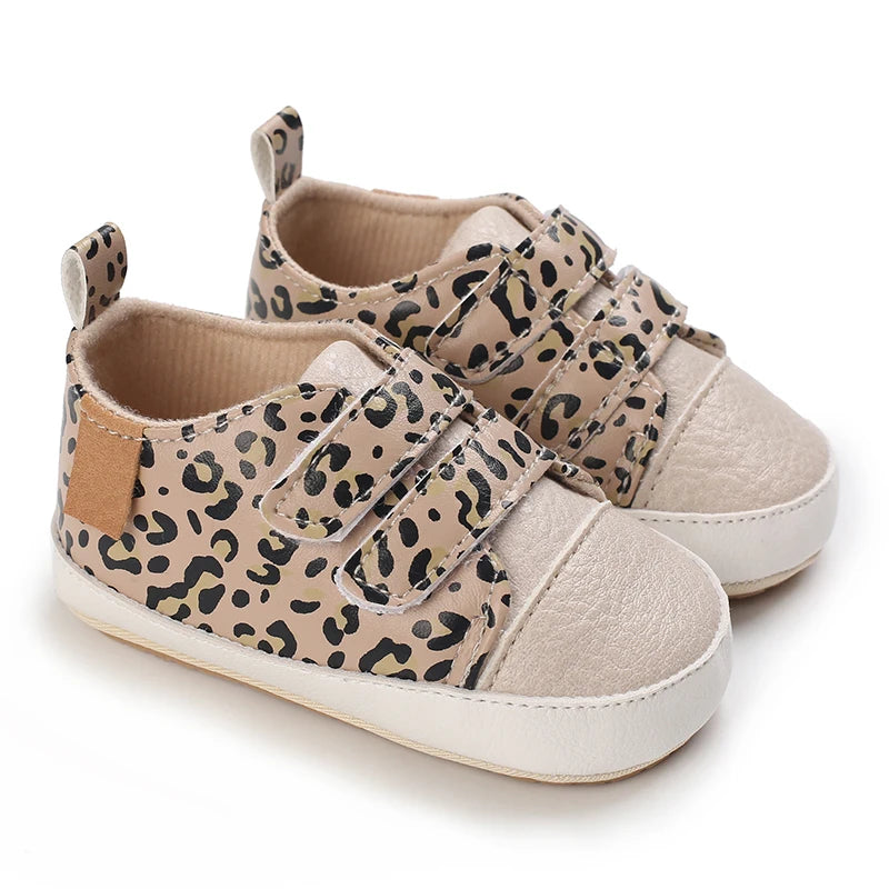 Leather Shoes, Walking Shoes, Low Top, Anti Slip, Soft Sole, love Pattern Design, Women's Newborn Versatile Trend