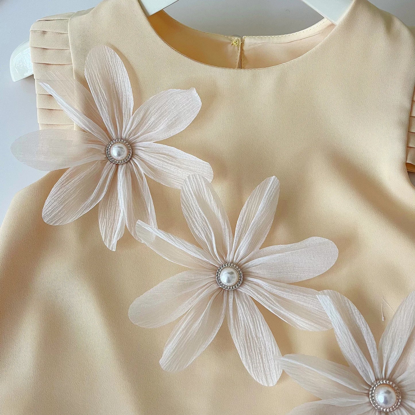 Children's Suit For Girls Summer Cute Three Flowers Short Sleeve Tshirt + Shorts 2 PC Sets Casual Outfit Baby Kids Clothing ﻿